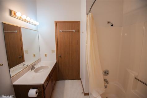 1327 Fox Run Drive Youngstown OH 44512