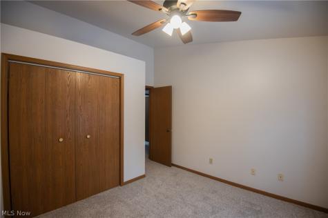 1327 Fox Run Drive Youngstown OH 44512