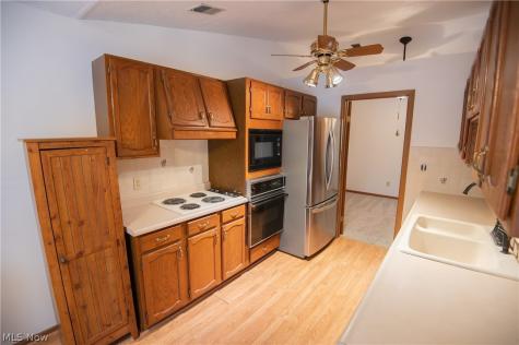 1327 Fox Run Drive Youngstown OH 44512