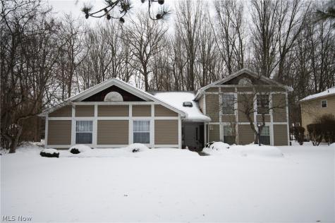 1327 Fox Run Drive Youngstown OH 44512