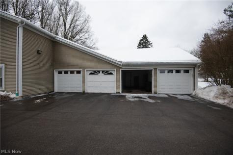 1327 Fox Run Drive Youngstown OH 44512