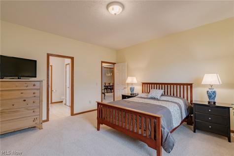 133 Gleneagle Drive Elyria OH 44035