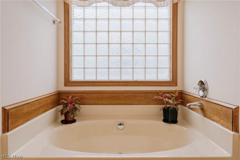 133 Gleneagle Drive Elyria OH 44035