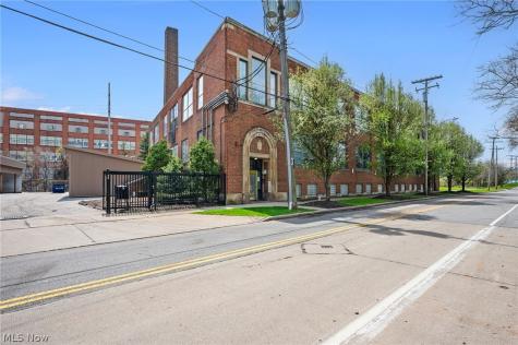 8205 Franklin Boulevard Cleveland OH 44102