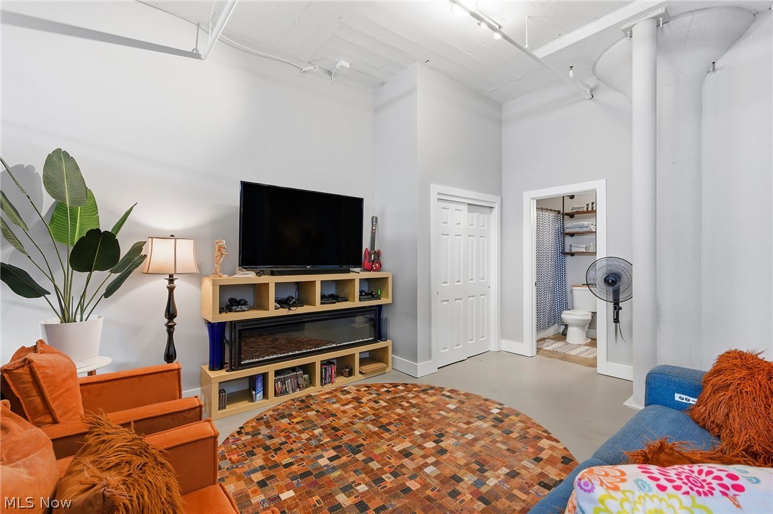8205 Franklin Boulevard Cleveland OH 44102