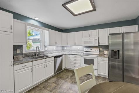 24 Nantucket Row Rocky River OH 44116