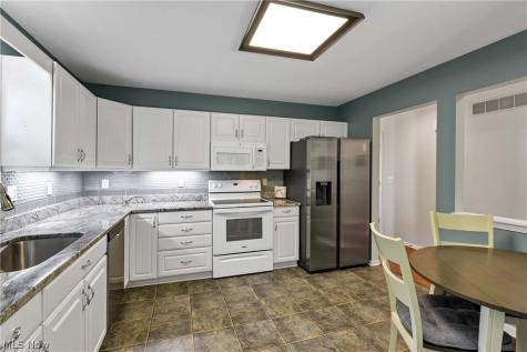 24 Nantucket Row Rocky River OH 44116
