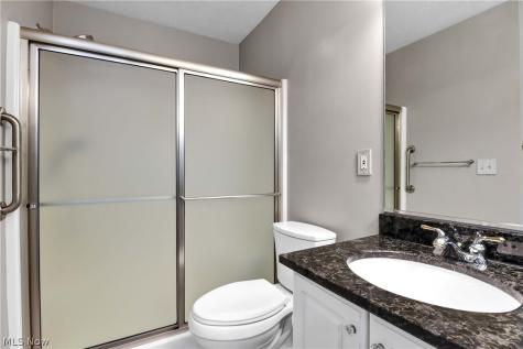 24 Nantucket Row Rocky River OH 44116