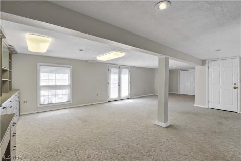24 Nantucket Row Rocky River OH 44116