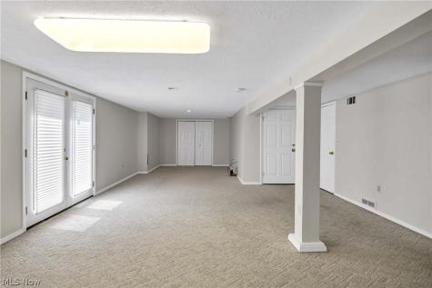 24 Nantucket Row Rocky River OH 44116