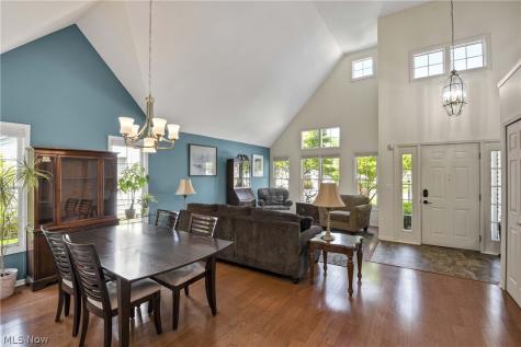 24 Nantucket Row Rocky River OH 44116
