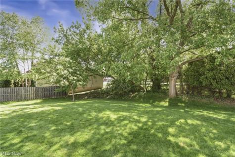 24 Nantucket Row Rocky River OH 44116