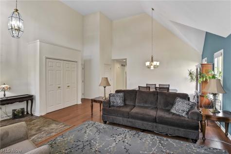 24 Nantucket Row Rocky River OH 44116