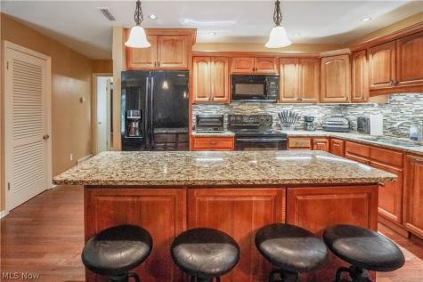 1653 Greenway Road SE North Canton OH 44709