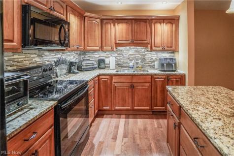 1653 Greenway Road SE North Canton OH 44709