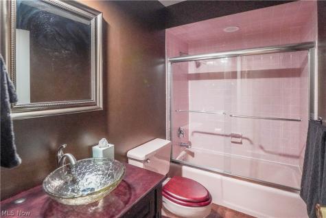 1653 Greenway Road SE North Canton OH 44709