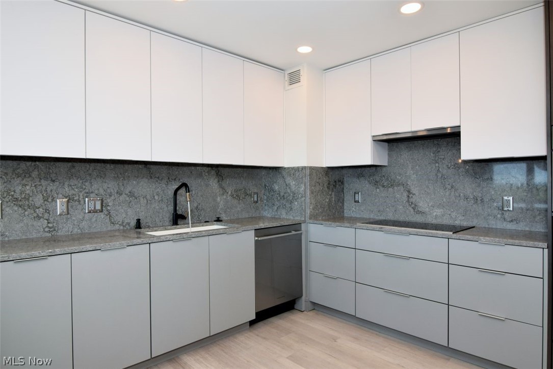 1 Bratenahl Place Bratenahl OH 44108