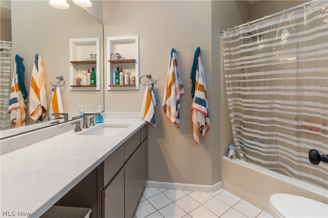 3871 Northwoods Court NE Howland OH 44483