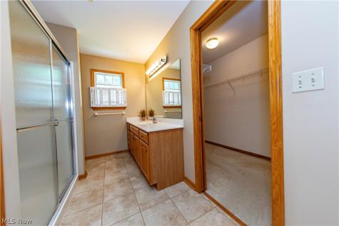 952 Rosemarie Circle Wadsworth OH 44281