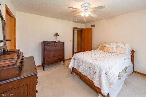 952 Rosemarie Circle Wadsworth OH 44281