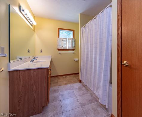 952 Rosemarie Circle Wadsworth OH 44281