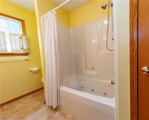 952 Rosemarie Circle Wadsworth OH 44281