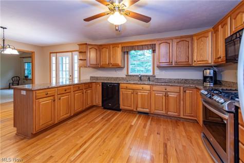 952 Rosemarie Circle Wadsworth OH 44281