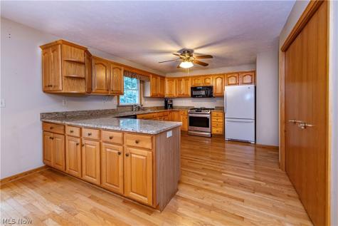952 Rosemarie Circle Wadsworth OH 44281
