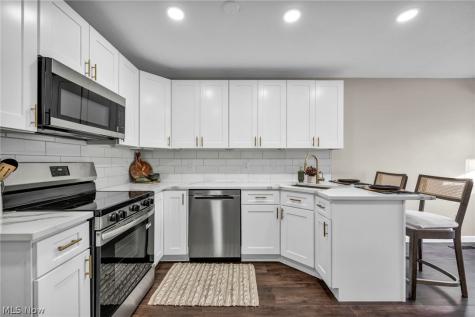 19311 Bradford Court Strongsville OH 44149