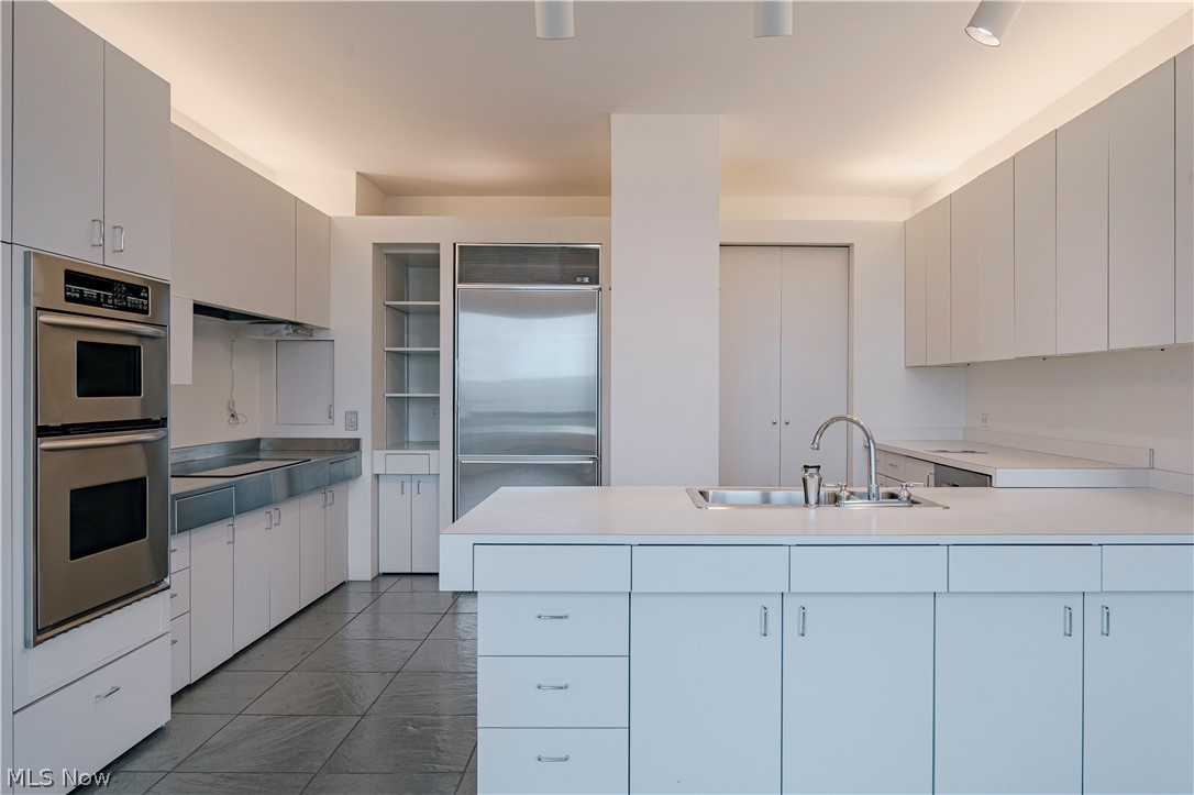 2 Bratenahl Place Bratenahl OH 44108