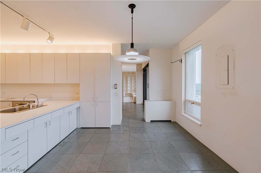 2 Bratenahl Place Bratenahl OH 44108