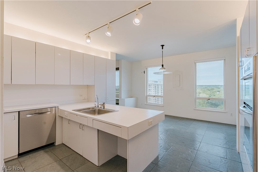 2 Bratenahl Place Bratenahl OH 44108