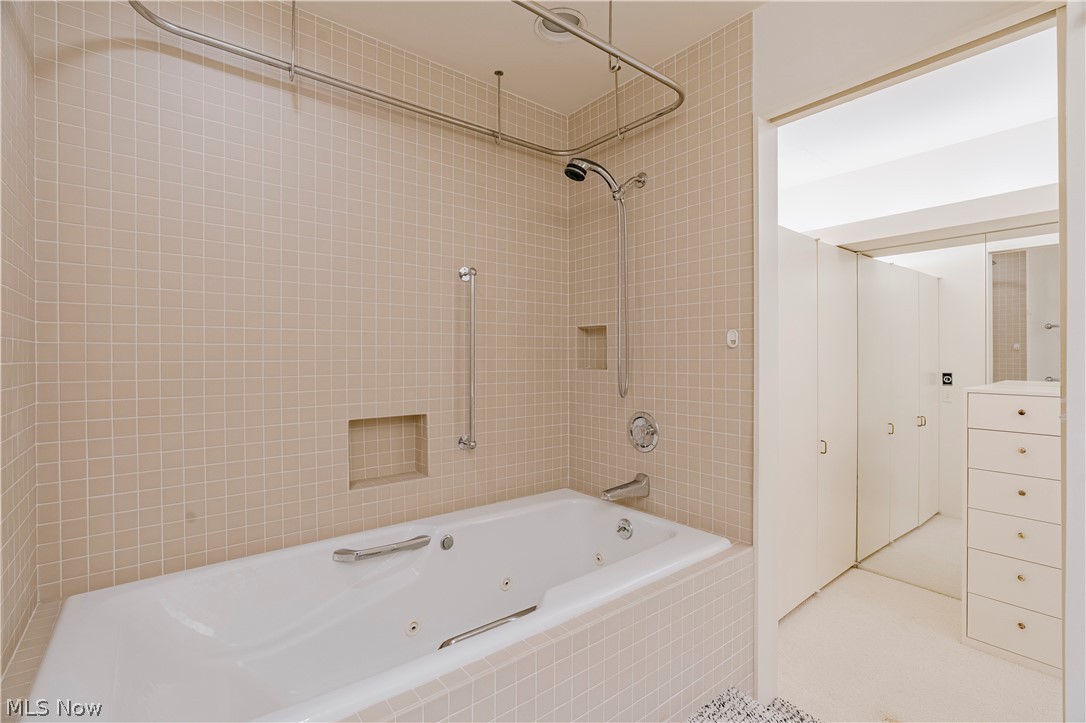2 Bratenahl Place Bratenahl OH 44108