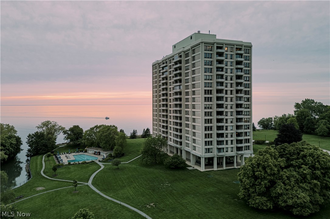 2 Bratenahl Place Bratenahl OH 44108