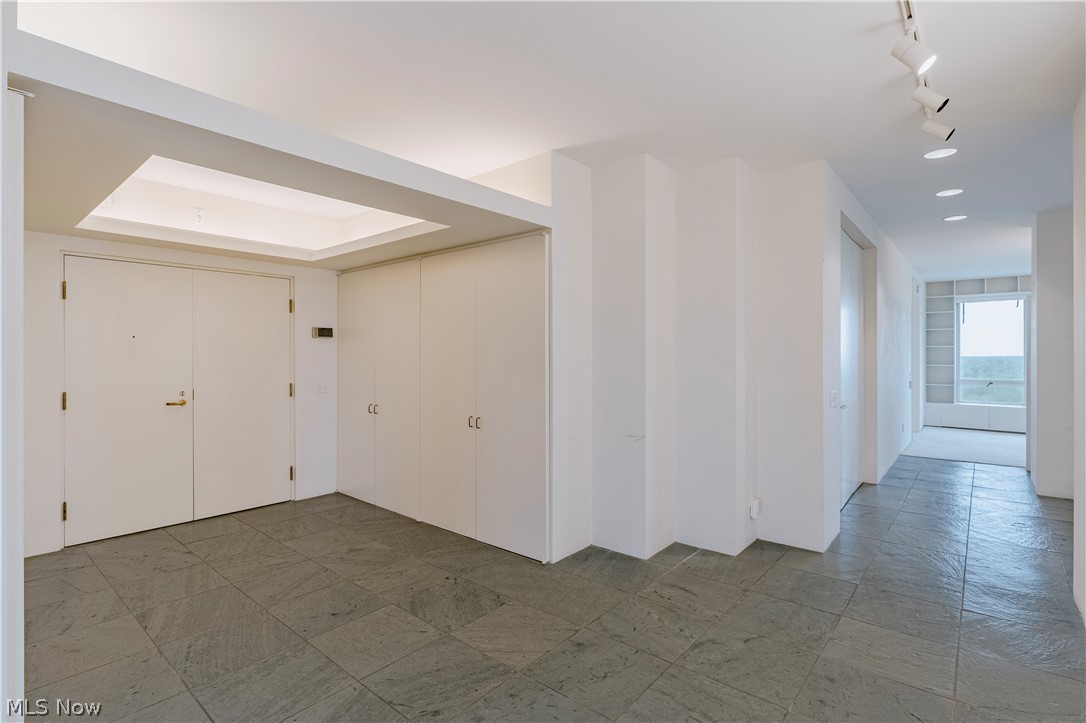 2 Bratenahl Place Bratenahl OH 44108