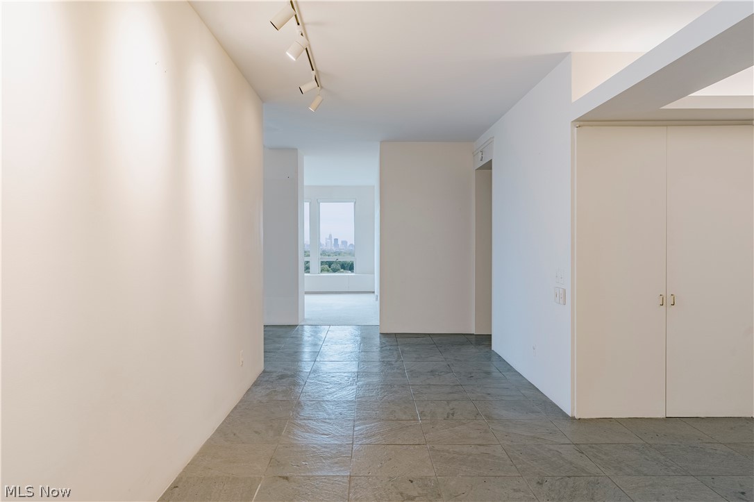 2 Bratenahl Place Bratenahl OH 44108
