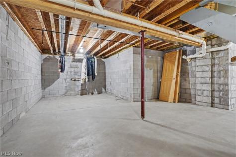 1484 Waters Edge Drive Akron OH 44313