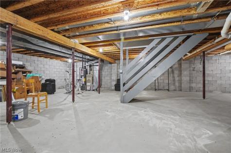 1484 Waters Edge Drive Akron OH 44313