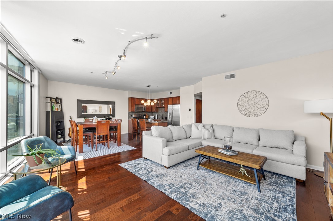 1237 Washington Avenue Cleveland OH 44113