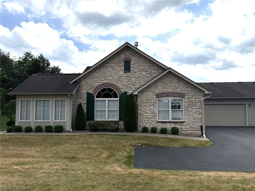 1203 River Glen Drive NE Warren OH 44484