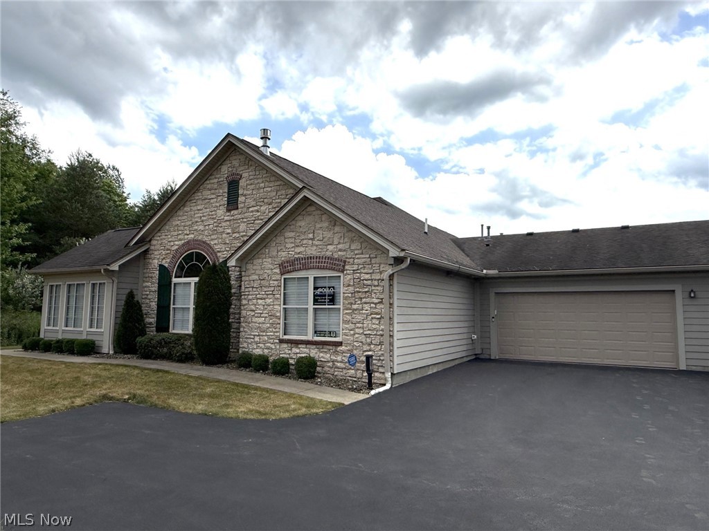 1203 River Glen Drive NE Warren OH 44484