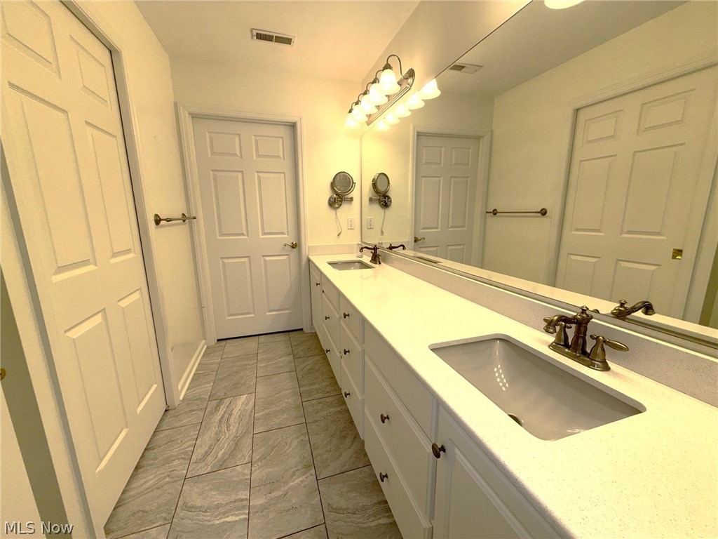 1203 River Glen Drive NE Warren OH 44484