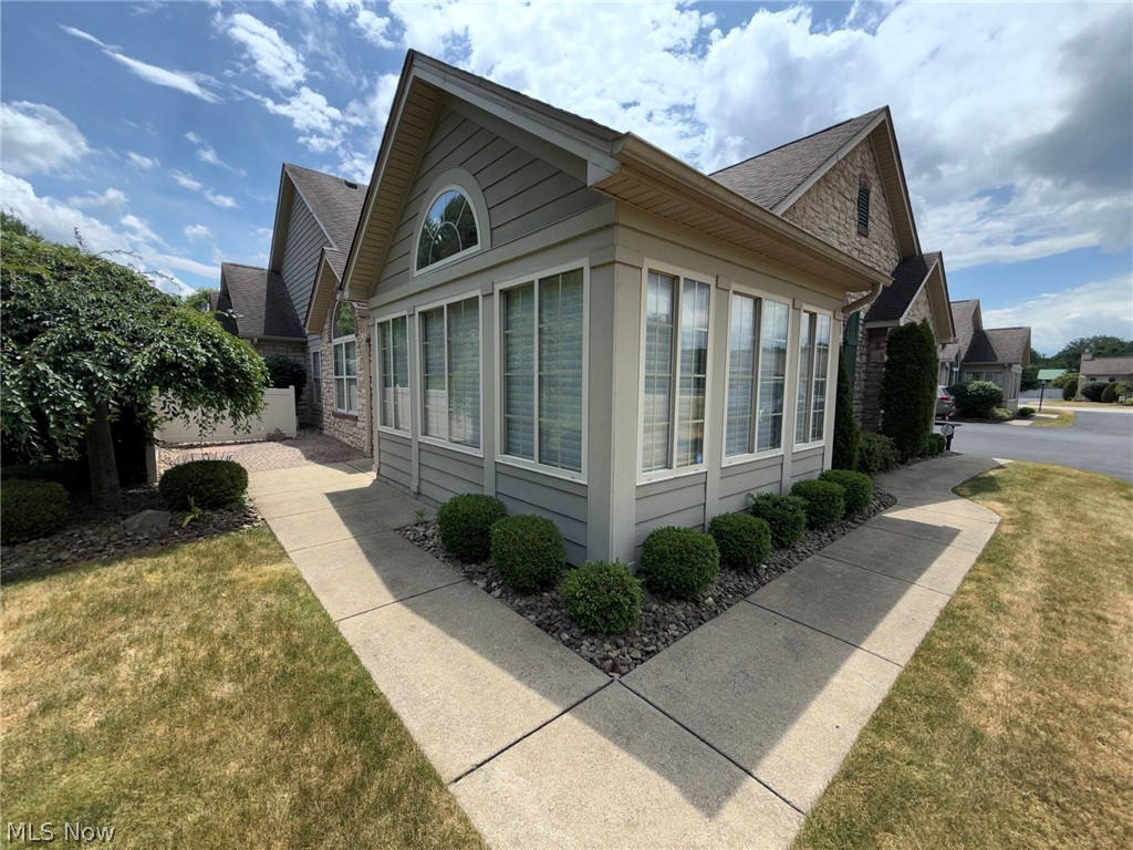 1203 River Glen Drive NE Warren OH 44484