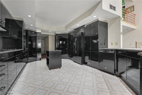 2214 Stone Creek Trail Cuyahoga Falls OH 44223