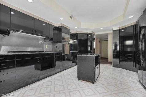 2214 Stone Creek Trail Cuyahoga Falls OH 44223
