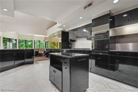 2214 Stone Creek Trail Cuyahoga Falls OH 44223