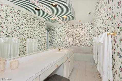 452-59 Bramble Lane Aurora OH 44202