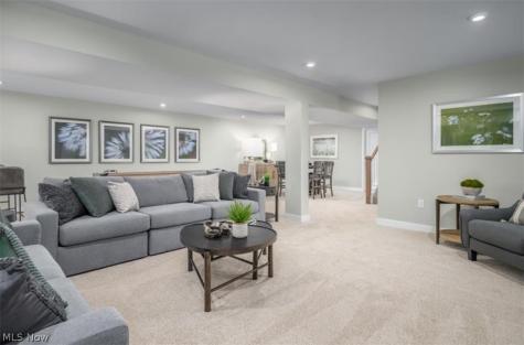 7384 South Pointe Lane Parma OH 44130