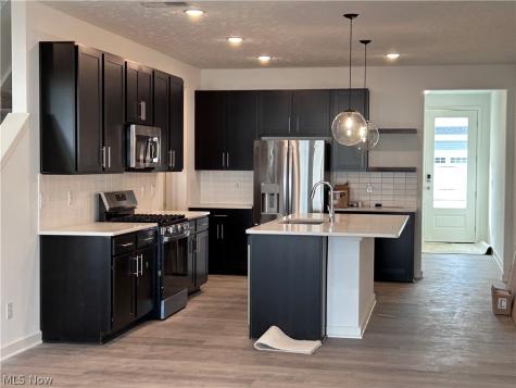 5083 Shepherds Glen Willoughby OH 44094