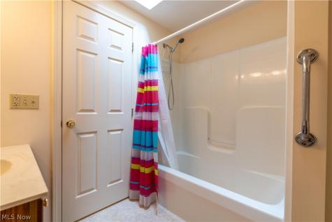 4417 Dalbury Avenue NE Canton OH 44714